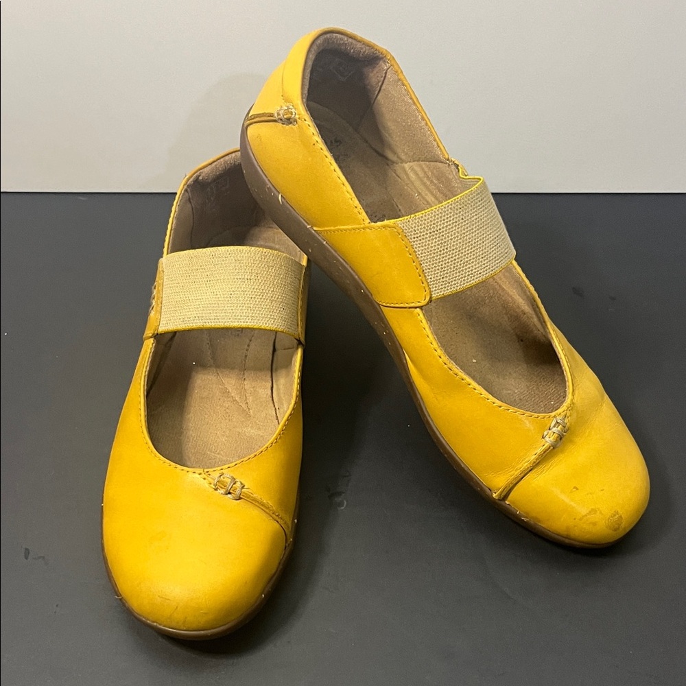 Clarks Yellow Leather Mary Jane Clog Mules with Elastic Strap